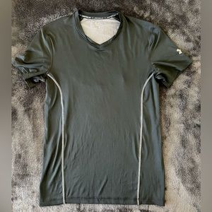 NEW Men's Under Armour Black V Neck Shirt With Vented Back Small